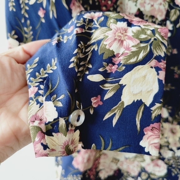 Vintage Alcott and Andrews Blue Floral Silk Blouse and Skirt Set - Picture 6 of 16